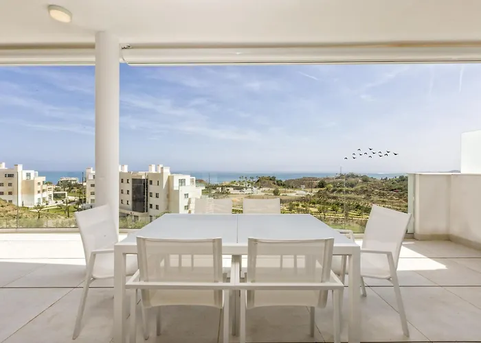 Vivi Homes - Panorama Pool, Golf, Terrace & Sea View Fuengirola